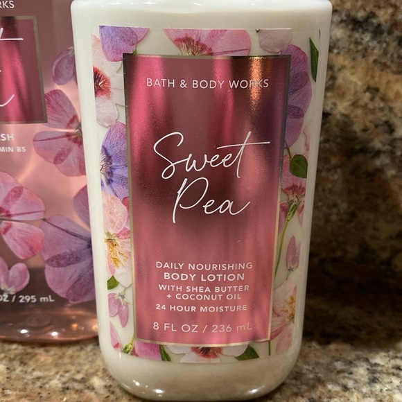 2-pc Set âSWEET PEAâ, BBW Nourishing Body Lotion & Body Wash, NWT + Gift Wrapped - Picture 9 of 9